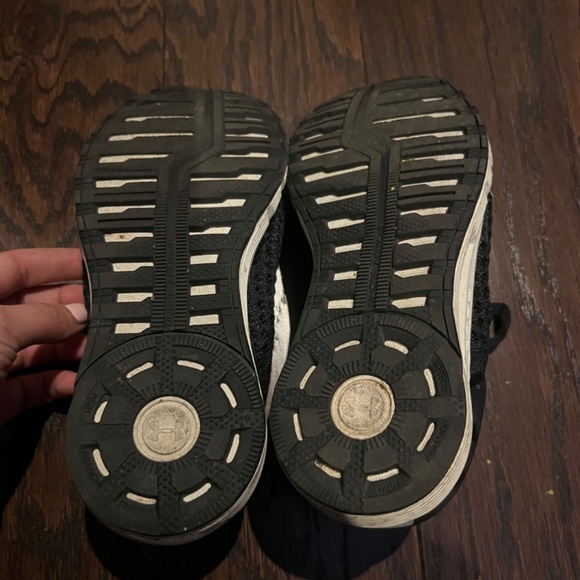 Under Armour Runners - Picture 3 of 3